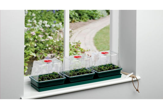 Gar Three Top Windowsill Prop